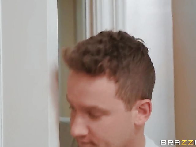 Interracial shower bang with Demi Sutra and Van Wylde