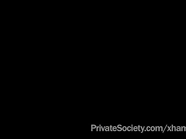 Swinger foursome and double facial in a motel room  