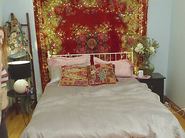 Australian solo girl next door Pixie Faye masturbates