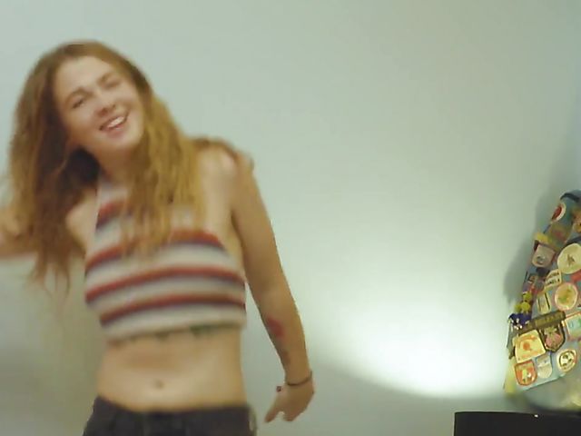 Australian solo girl next door Pixie Faye masturbates