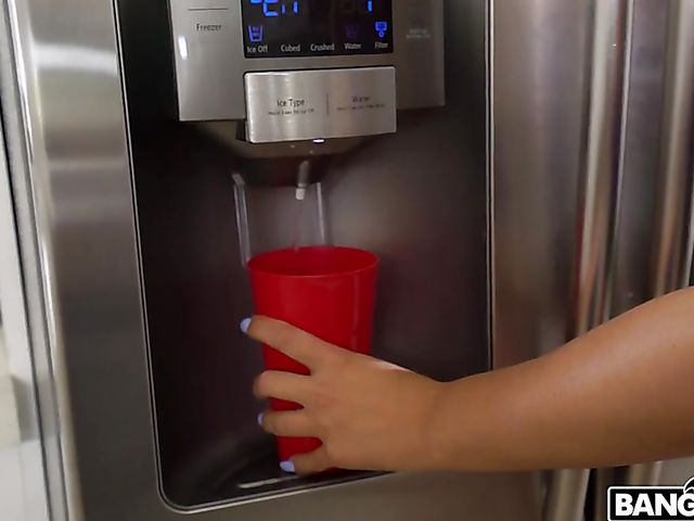 Bubble butt yoga and BBC fuck with curvy latina Rose Monroe