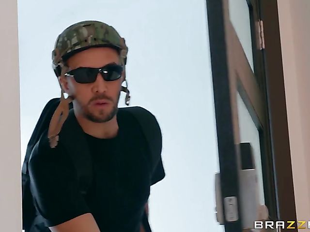 Perfect body babe Katana Kombat gets nailed by fully equipped Keiran Lee