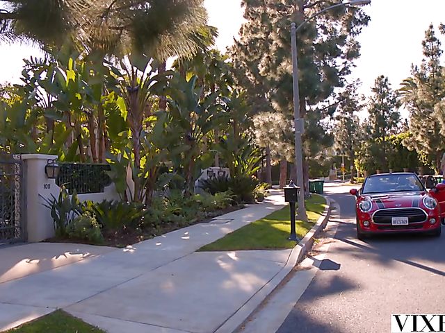 Natural blonde babe Mazzy Grace gets slammed by Bambino