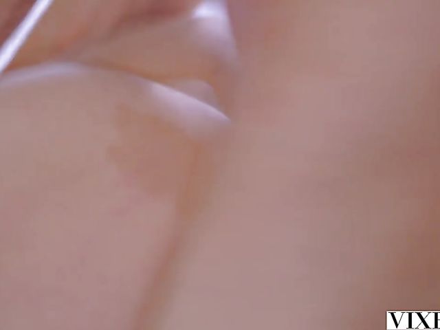 Natural blonde babe Mazzy Grace gets slammed by Bambino