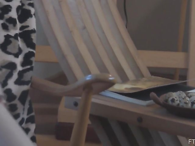 Tight MILF Sophia pussy insertion with quail eggs 