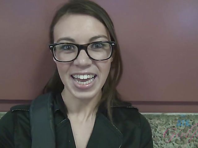 Tiffany Doll bathing and spreading pussy closeup in the hotel room