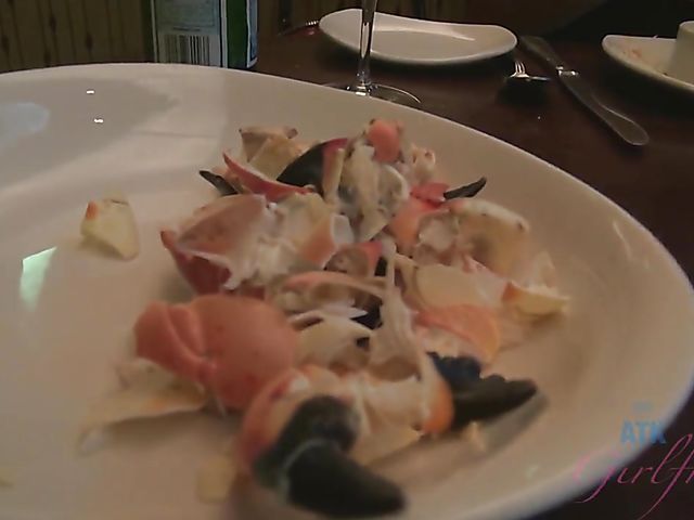 Tiffany Doll bathing and spreading pussy closeup in the hotel room