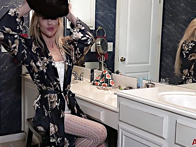 Ciel - MILF masturbation in her crotchless bodystocking 