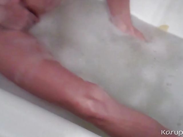 Bathtub masturbation with big breasted MILF Candace