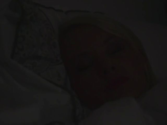 Nighttime euro threesome in the bedroom with Sicilia and Lola Taylor