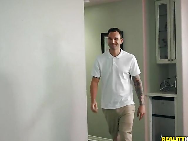 Wet massage fuck with curvy big breasted blonde Karissa Shannon