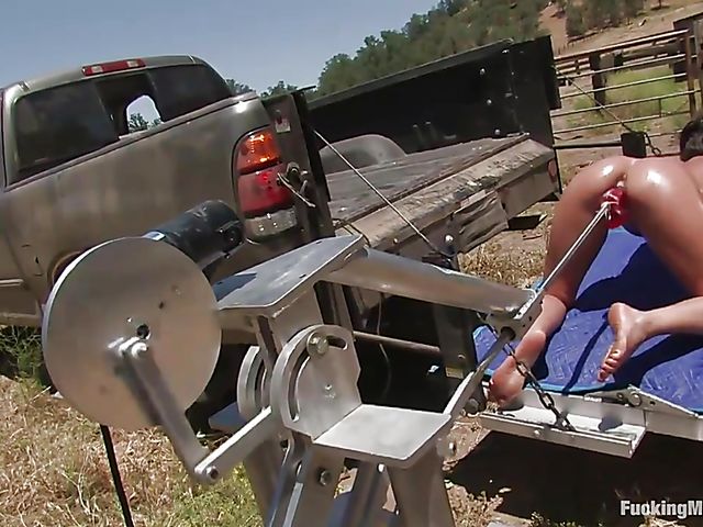 Outdoor dildo machine session in the sun with big titty Charley Chase 