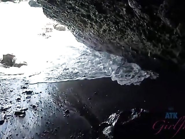 Mi Ha Doan gets her wet pussy fingered in the car