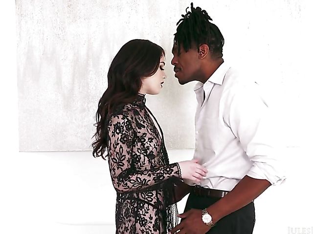 Dredd sticks his real big black cock in ivory babe Evelyn Claire