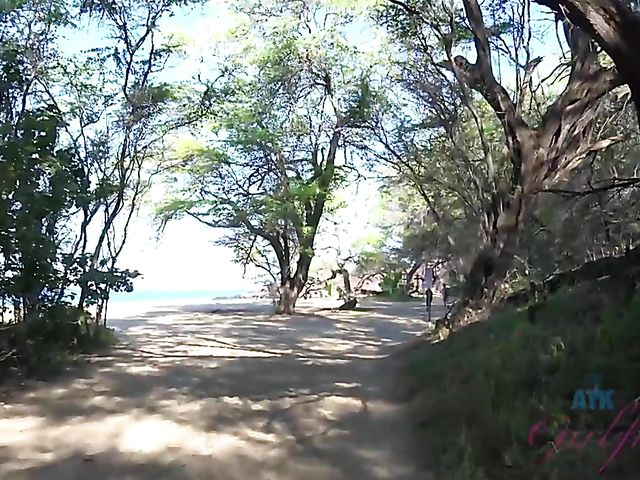 Teen glasses blonde Victoria Gracen gets boned in nature