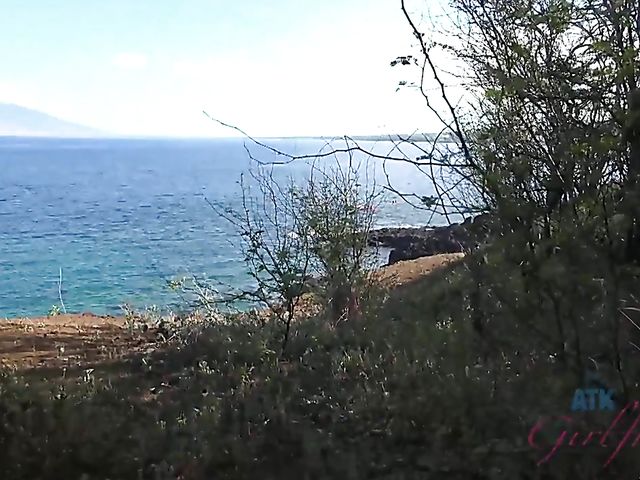 Teen glasses blonde Victoria Gracen gets boned in nature