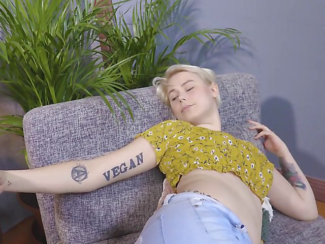 Max Riesling - Blonde solo with her new purple toy