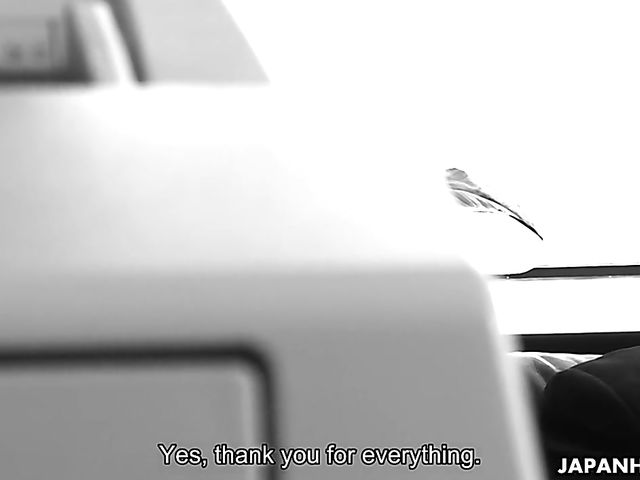 Japanese blowjob with Reiko Kobayakawa's milf pussy out 