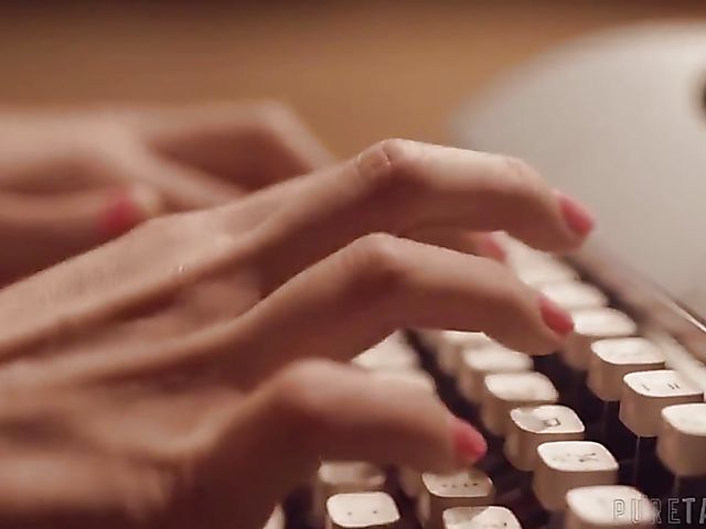 Jill Kassidy's white lace secretary stockings turn her boss on