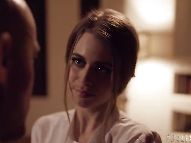 Jill Kassidy's white lace secretary stockings turn her boss on