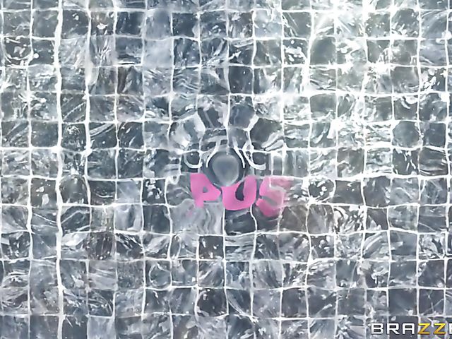 Wet babe with oiled tits Jolee Love gets a creampie outdoors