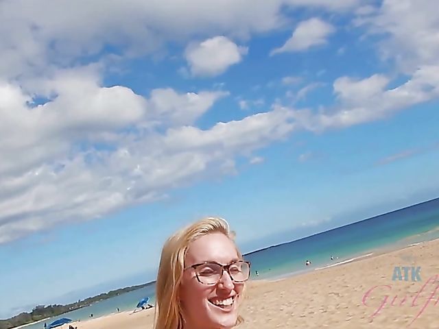 Underwater pussy of his skinny dipping girlfriend Victoria Gracen