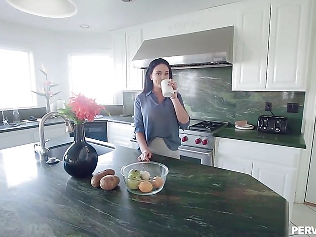 Fake tits POV with raven-haired mommy Brooke Beretta