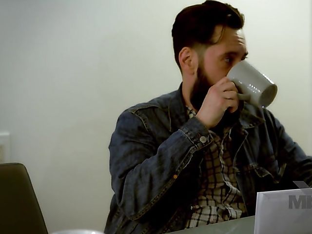 Kristen Scott and AJ Applegate lesbian warm-up and cock share