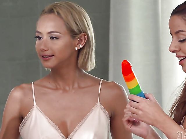 Lesbian threesome with anal toys featuring Veronica Leal, Vanna Bardot and Lina Luxa