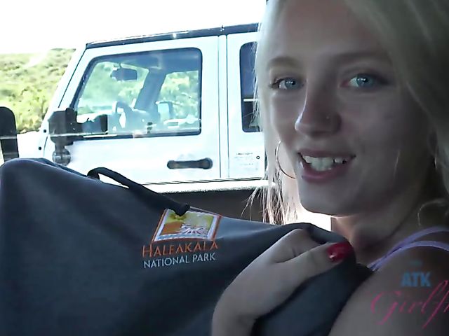 Teen bikini girl Kate Bloom diving and showing her twat in the car