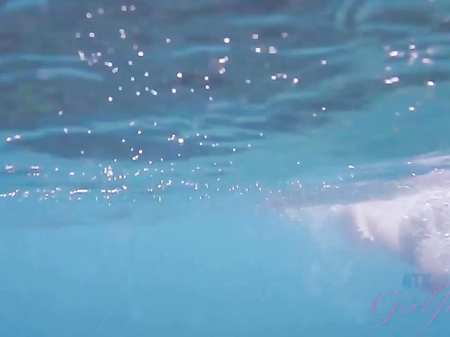 Teen bikini girl Kate Bloom diving and showing her twat in the car