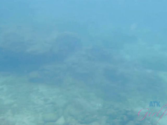 Teen bikini girl Kate Bloom diving and showing her twat in the car