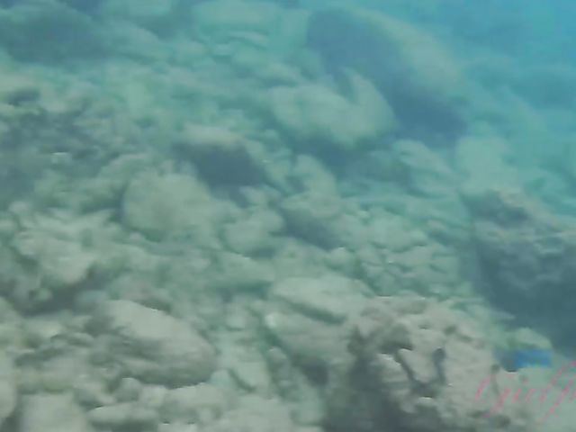 Teen bikini girl Kate Bloom diving and showing her twat in the car