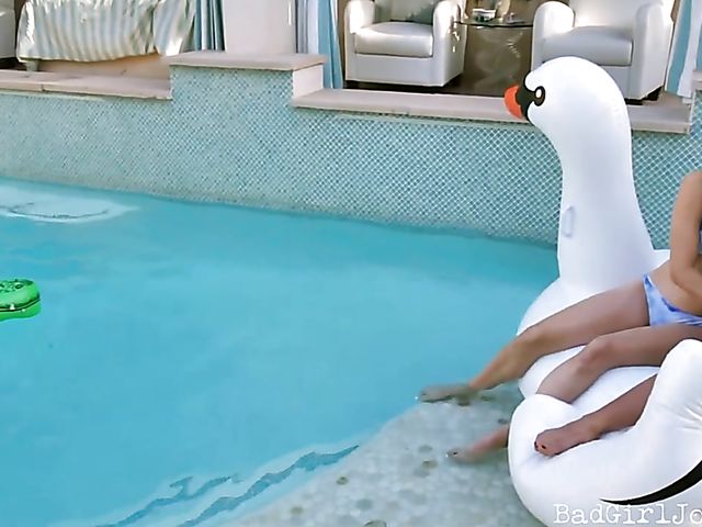 Pool lesbian foursome with Aspen Rae, Capri Anderson, Elle Alexandra and Georgia Jones