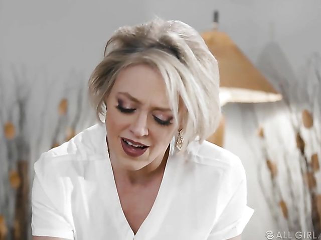 Mom and teens lesbian massage threesome with Carolina Sweets, Kenna James and busty Dee Williams