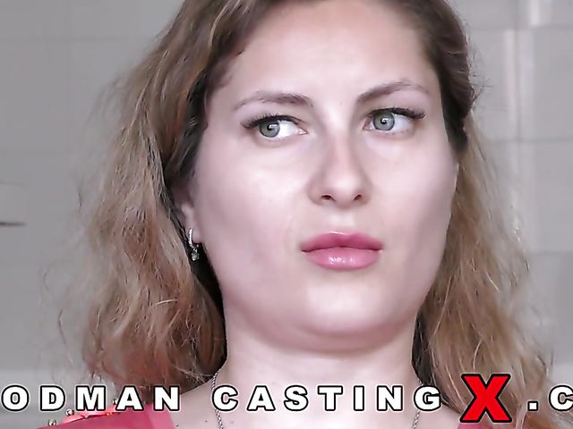 Elena West - Russian MILF casting interview and nude posing for Woodman 