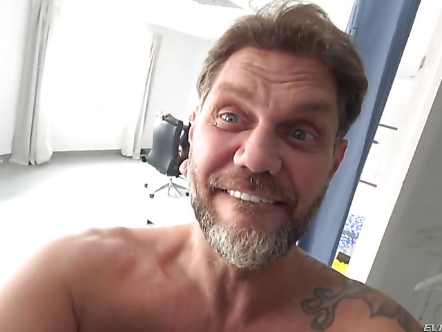 Big butt latina Canela Skin gets her Colombian pussy pounded by Nacho Vidal