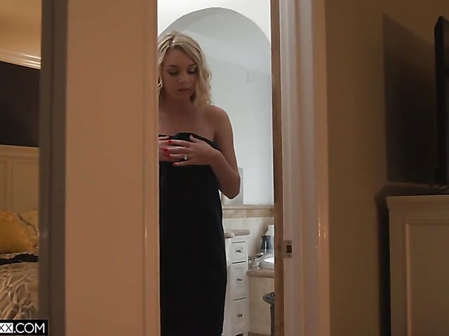 Blonde Gabbie Carter with huge naturals seduces Zac Wild into fucking her cunt