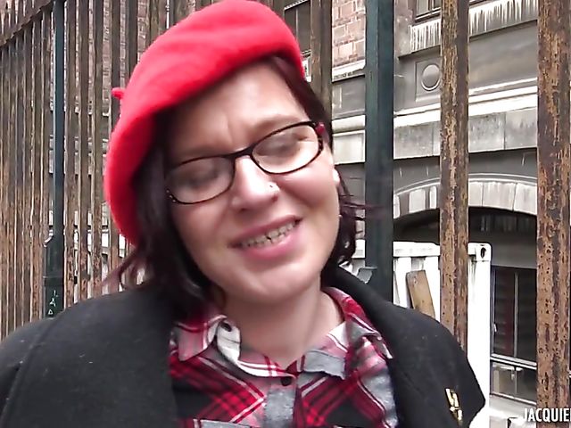 Beatrice - 40-year-old French MILF anal in black leather boots