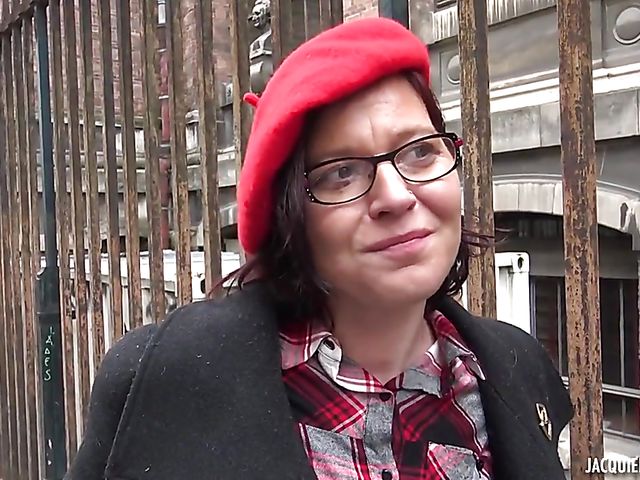 Beatrice - 40-year-old French MILF anal in black leather boots