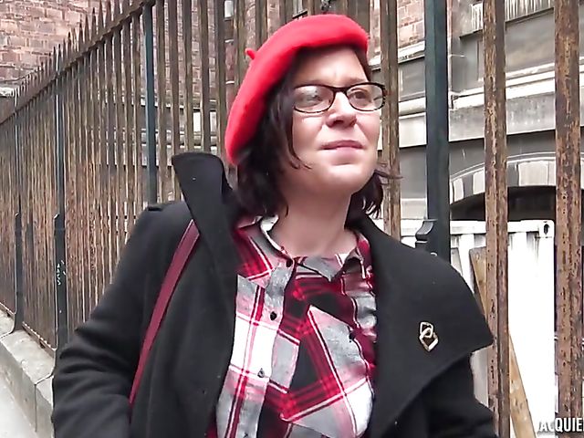 Beatrice - 40-year-old French MILF anal in black leather boots