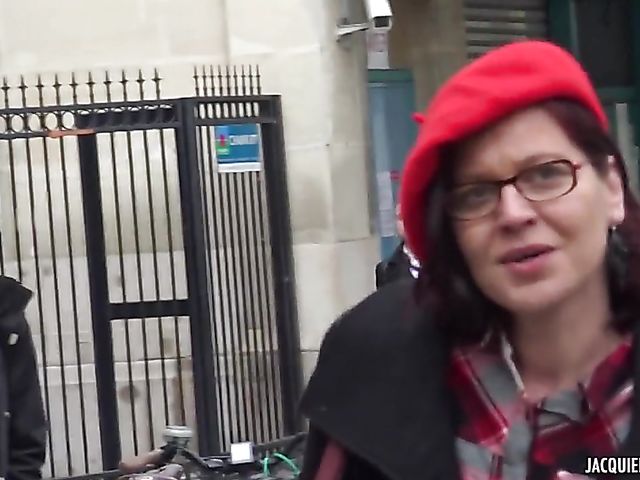 Beatrice - 40-year-old French MILF anal in black leather boots