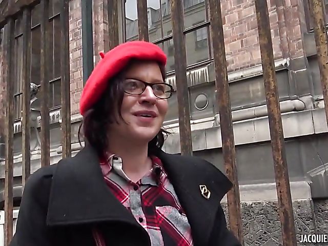 Beatrice - 40-year-old French MILF anal in black leather boots