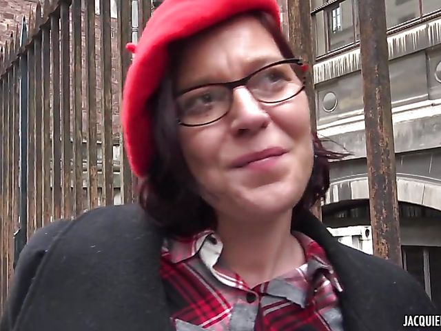 Beatrice - 40-year-old French MILF anal in black leather boots