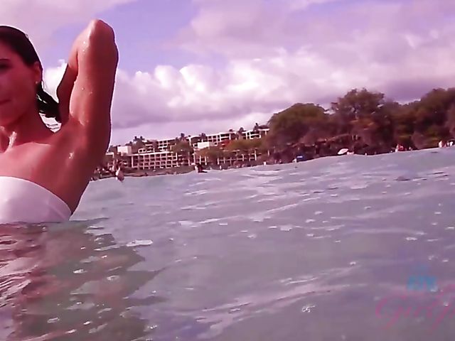 Beachside holidays with teen bikini girlfriend Zoe Bloom
