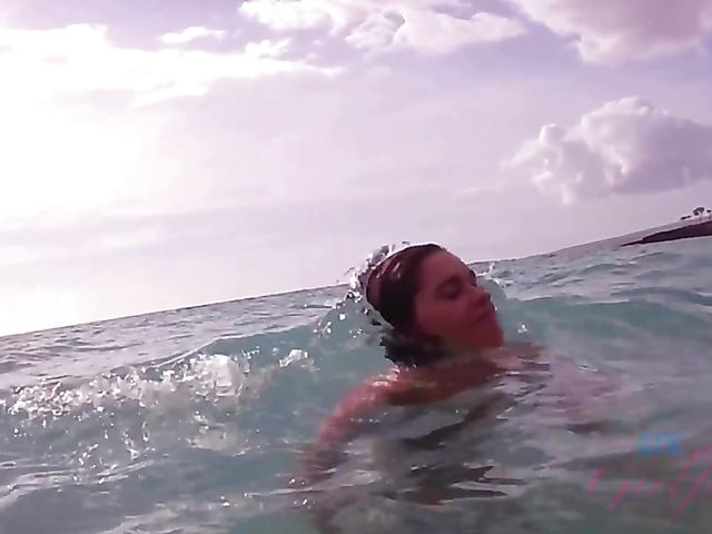 Beachside holidays with teen bikini girlfriend Zoe Bloom