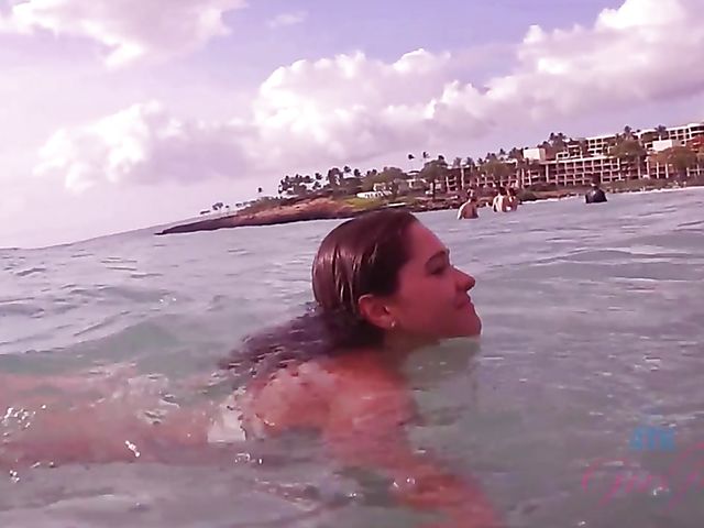 Beachside holidays with teen bikini girlfriend Zoe Bloom