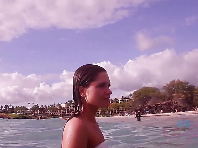 Beachside holidays with teen bikini girlfriend Zoe Bloom