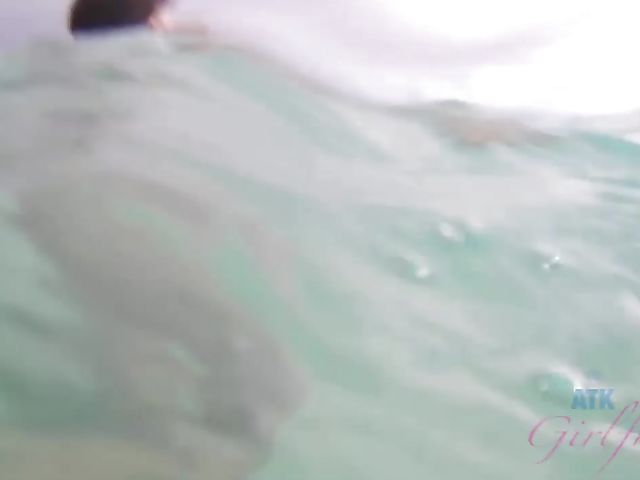 Beachside holidays with teen bikini girlfriend Zoe Bloom