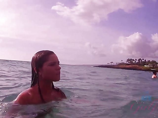 Beachside holidays with teen bikini girlfriend Zoe Bloom